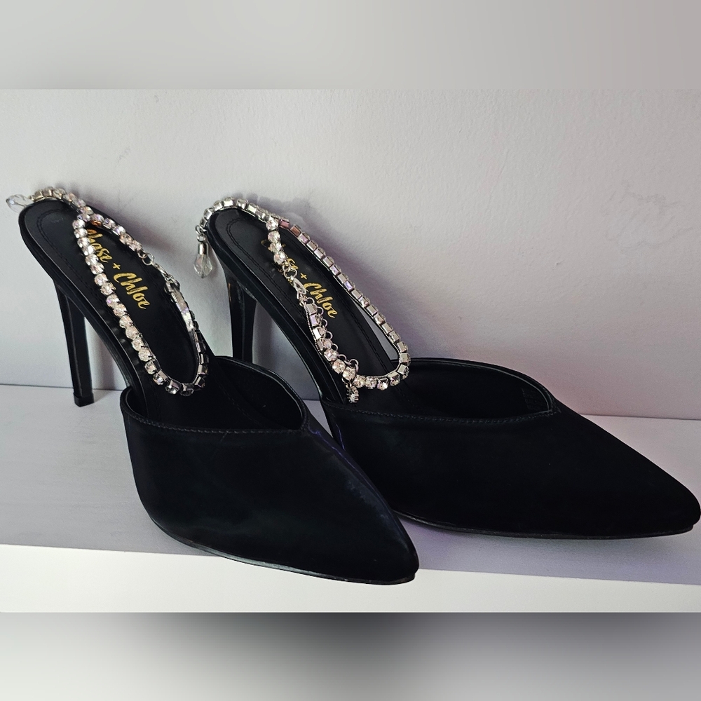 Chase & Chloe- Black Patent Leather Heels
